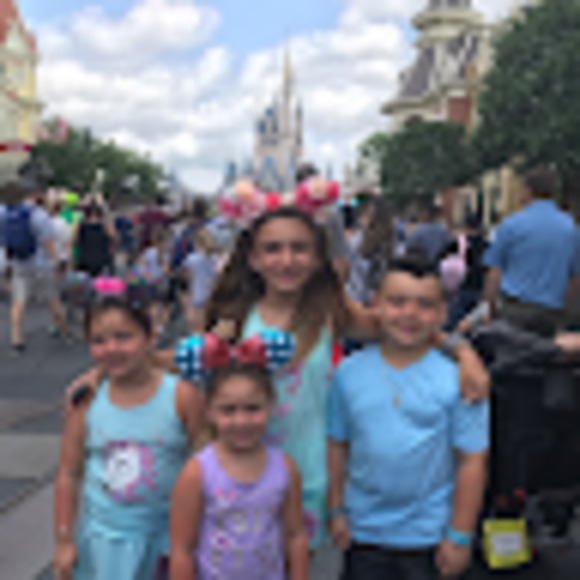 Meet your Posher, Jenn - Picture 1 of 1